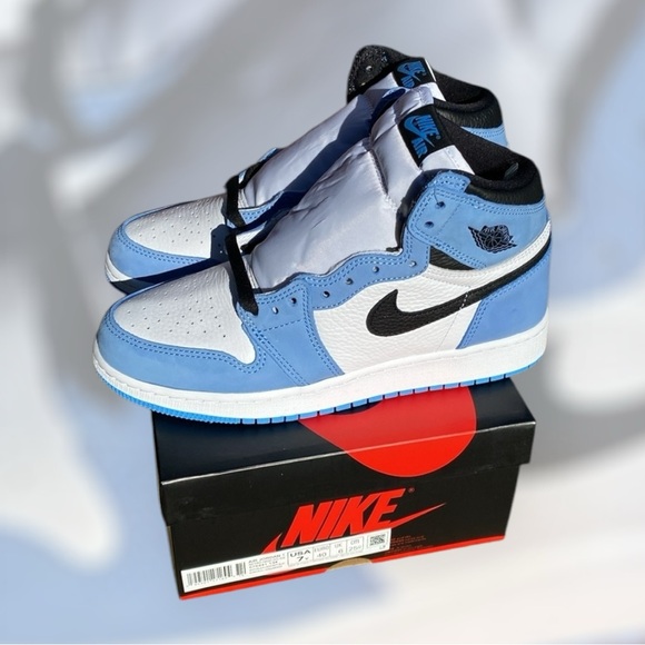 New Jordan 1  Retro UNC Size 7 Y / 8.5 women / 7 Men - Picture 2 of 12
